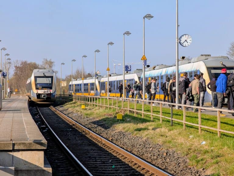 “Egal wie, aber mindestens der Stundentakt muss fahren” – GRÜNE Kreistagsfraktion positioniert sich zur anhaltenden RE10-Misere