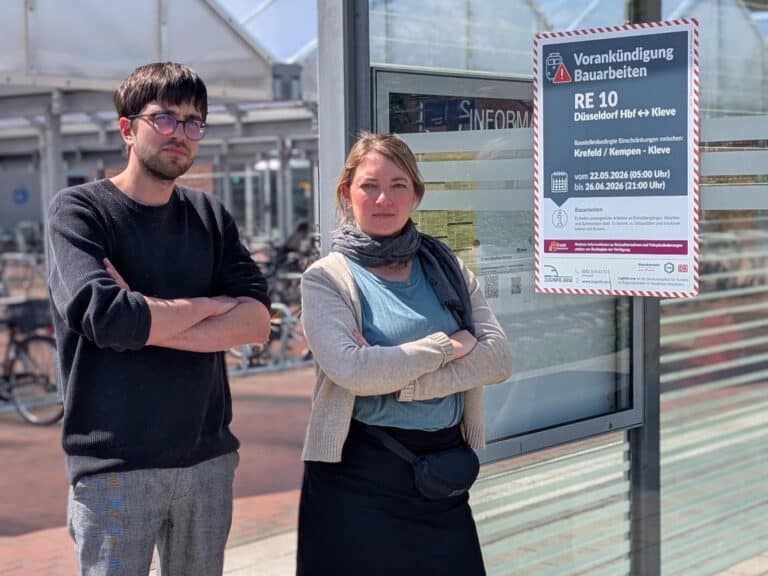 Kreistagsfraktion bemängelt Informations-Chaos auf dem RE10: Fahrgäste werden trotz monatelanger Vorlaufzeit im Regen stehen gelassen